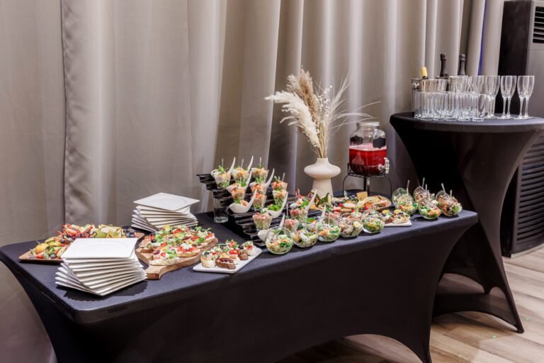 Банкетные залы Аманд Холл с видом на Неву в СПб